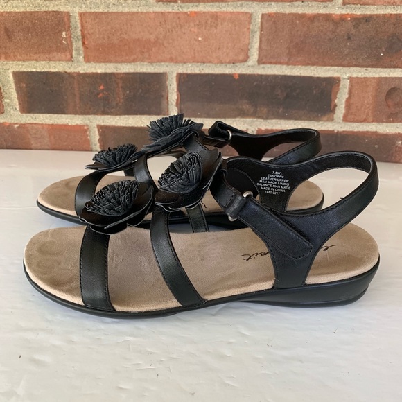 easy spirit velcro sandals